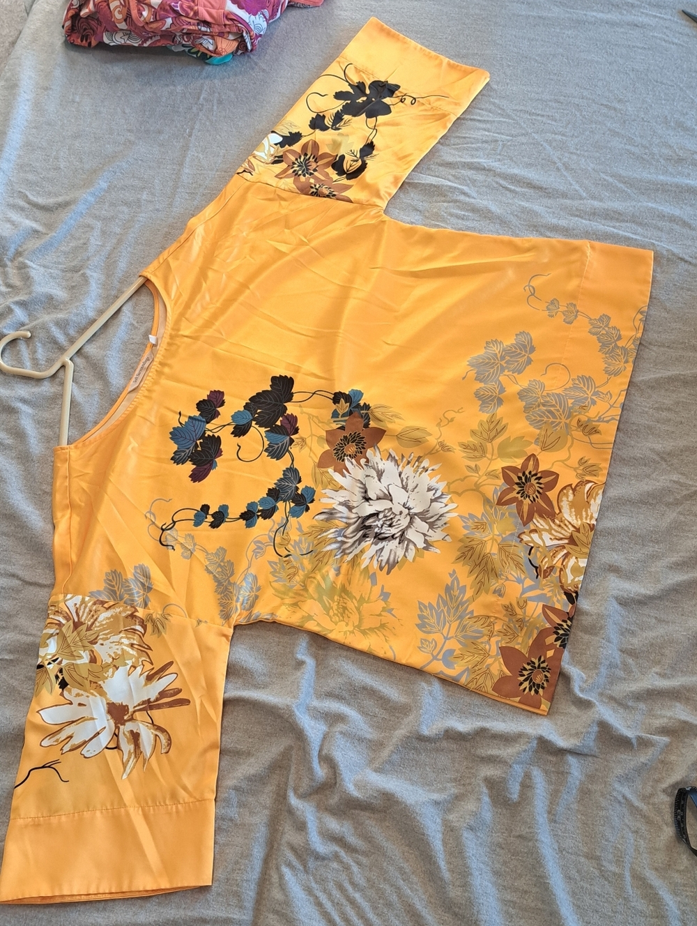 Soft Surroundings Blouse Satin Kimono Top Gold Yellow Multicolor Mum Floral  PS
